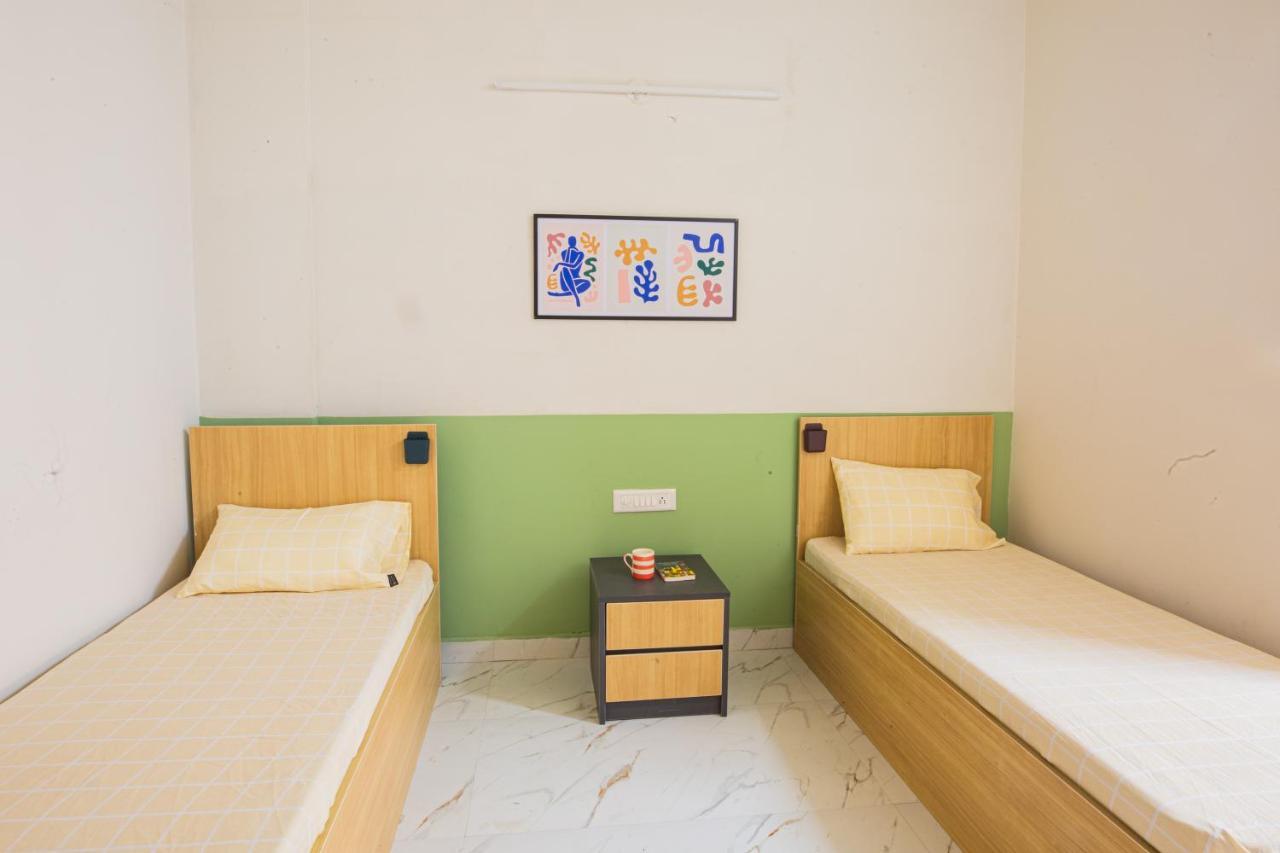 Hostel Covie Bannergatta 185 Bangalore Exterior foto